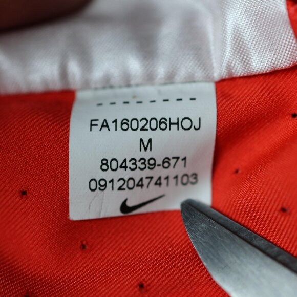 Nike Untoucnable Shorts Mens Medium Red Black Football Swoosh Dri-Fit 804339-671 - Picture 9 of 14